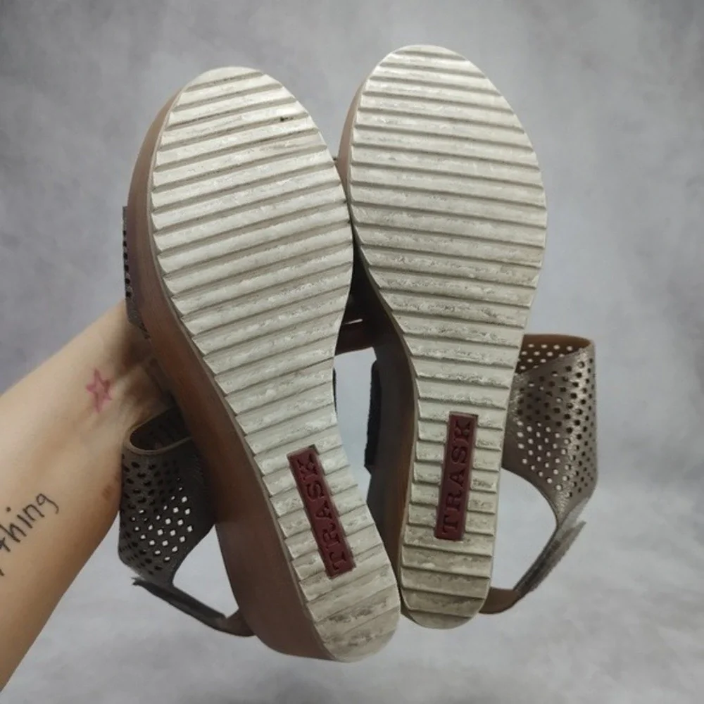 Trask Phoebe Wedge‎ Sandal Metallic Bronze Tan Size 8 Leather Upper 3